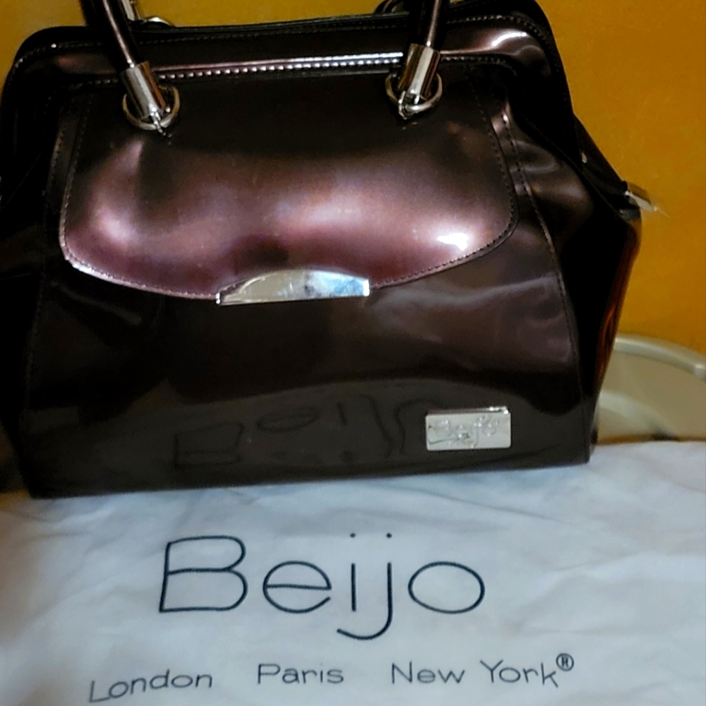 beijo-front-pocket-shoulder-bags